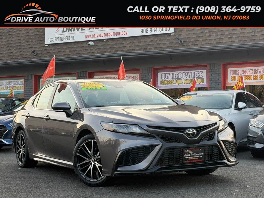 2022 Toyota Camry SE's photo