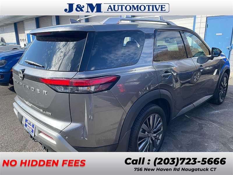 2022 Nissan Pathfinder SL photo 3