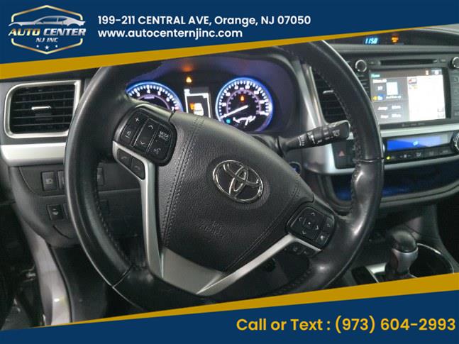 2019 Toyota Highlander SE photo 3