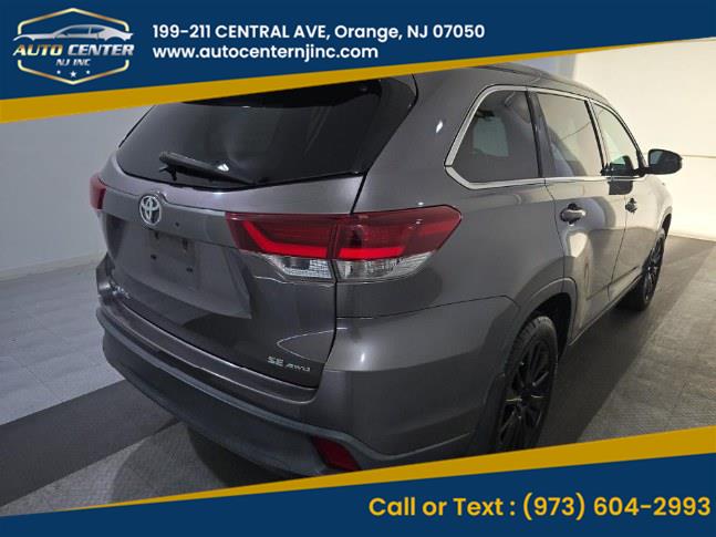 2019 Toyota Highlander SE photo 2