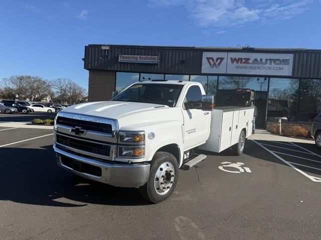 Used 2021 Chevrolet Silverado 5500hd in Stratford, Connecticut | Wiz Leasing Inc. Stratford, Connecticut