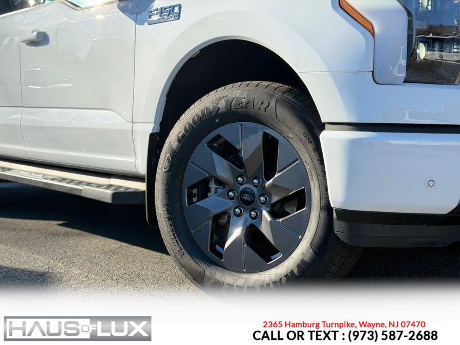 2024 Ford F-150 Lightning photo 2