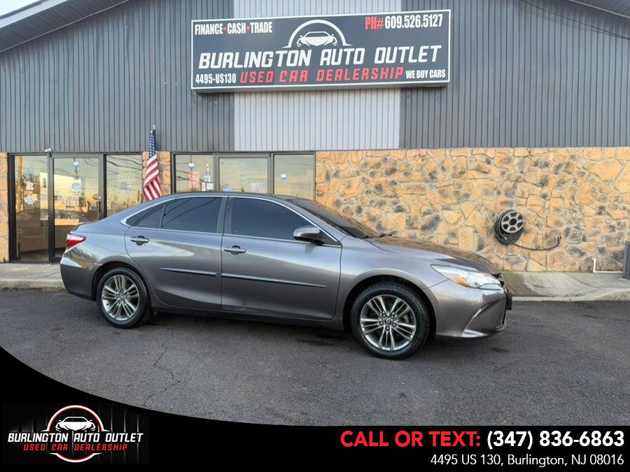 2017 Toyota Camry SE's photo