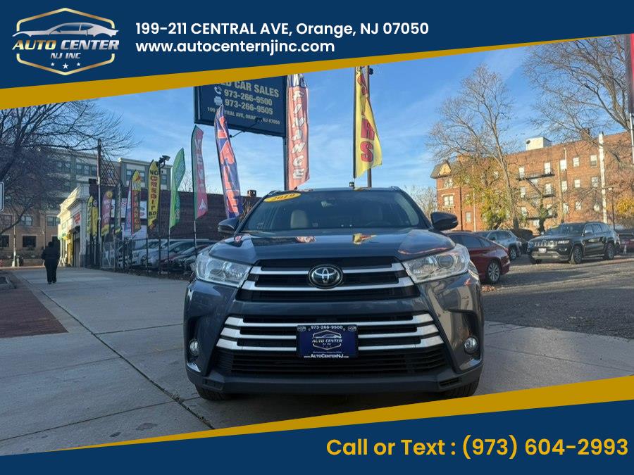 2019 Toyota Highlander XLE photo 2