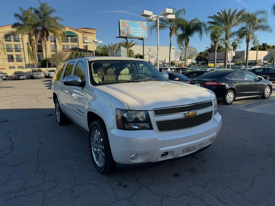 Used 2014 Chevrolet Suburban in Hawaiian Gardens, California | Luxe Motors. Hawaiian Gardens, California