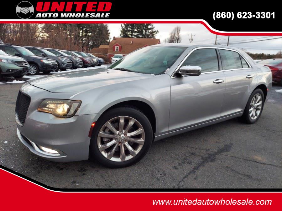 2016 Chrysler 300 Limited's photo