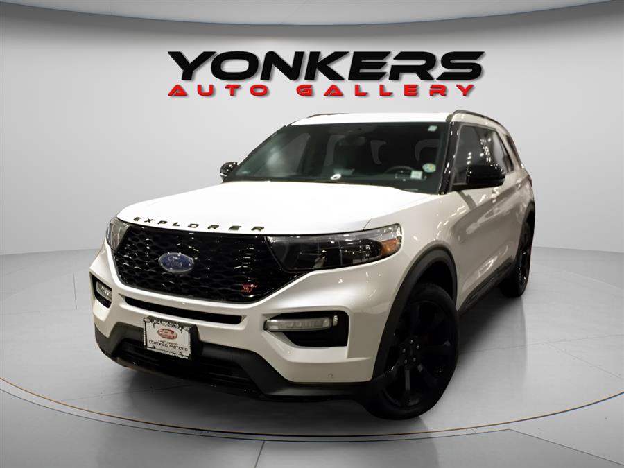 2022 Ford Explorer ST's photo