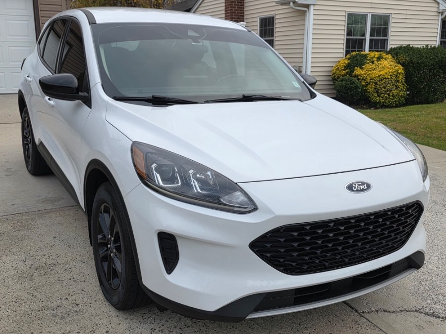 2020 Ford Escape SE's photo