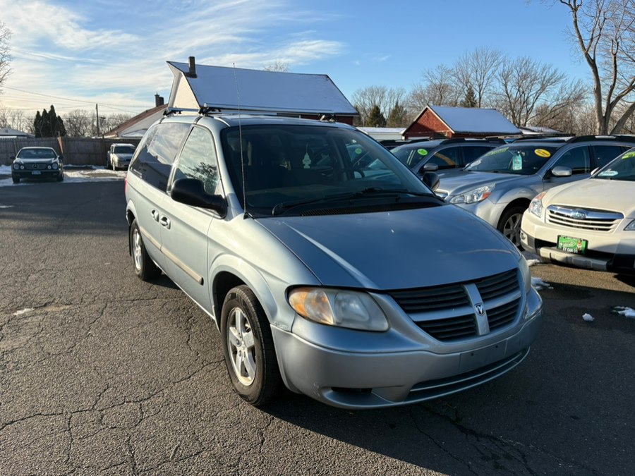 2005 Dodge Caravan 4dr SXT, available for sale in East Windsor, Connecticut | CT Car Co LLC. East Windsor, Connecticut