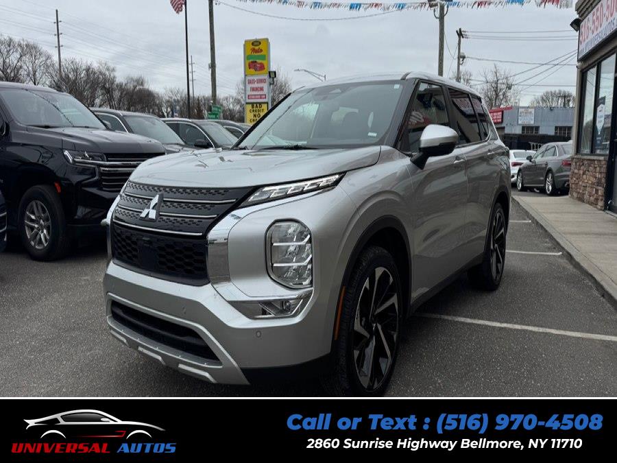 2023 Mitsubishi Outlander SE's photo