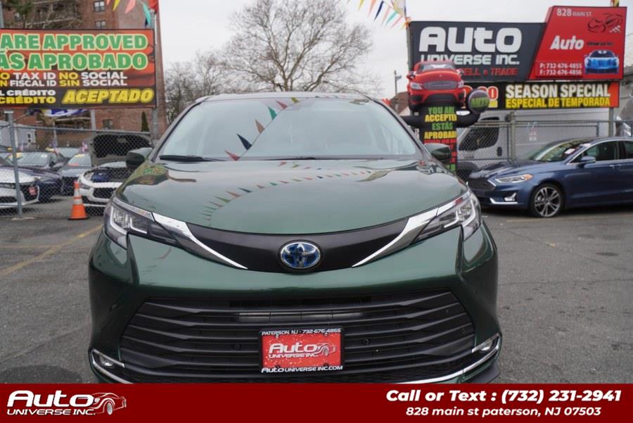 2021 Toyota Sienna XLE's photo