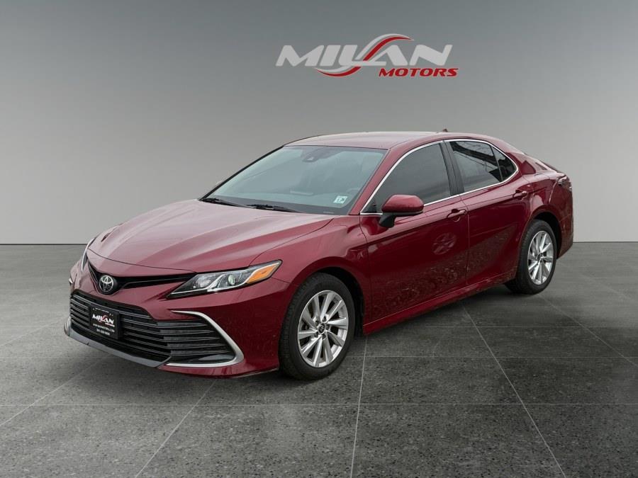 2021 Toyota Camry LE's photo