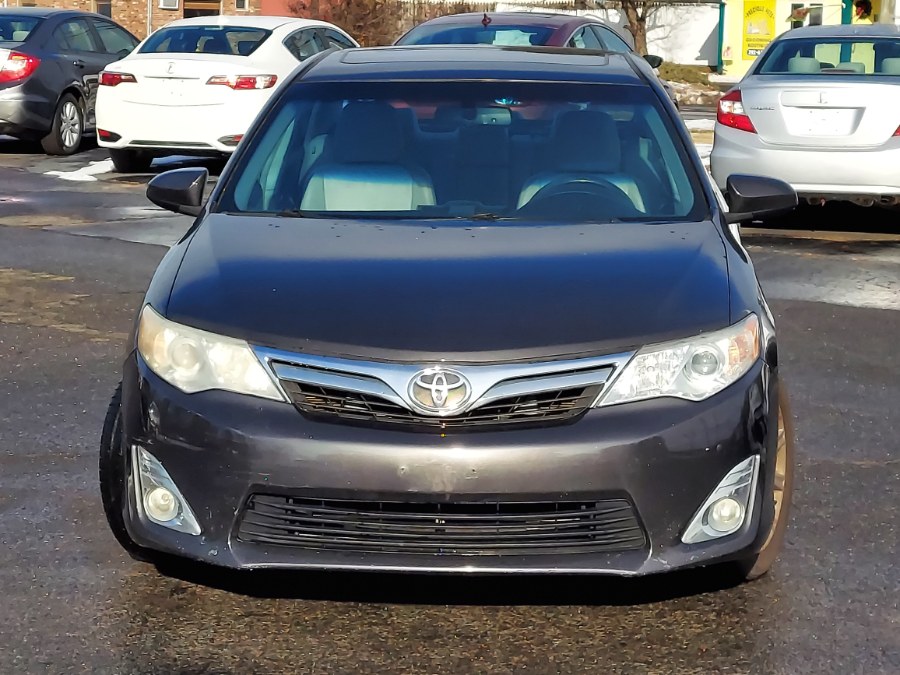 2012 Toyota Camry XLE photo 2