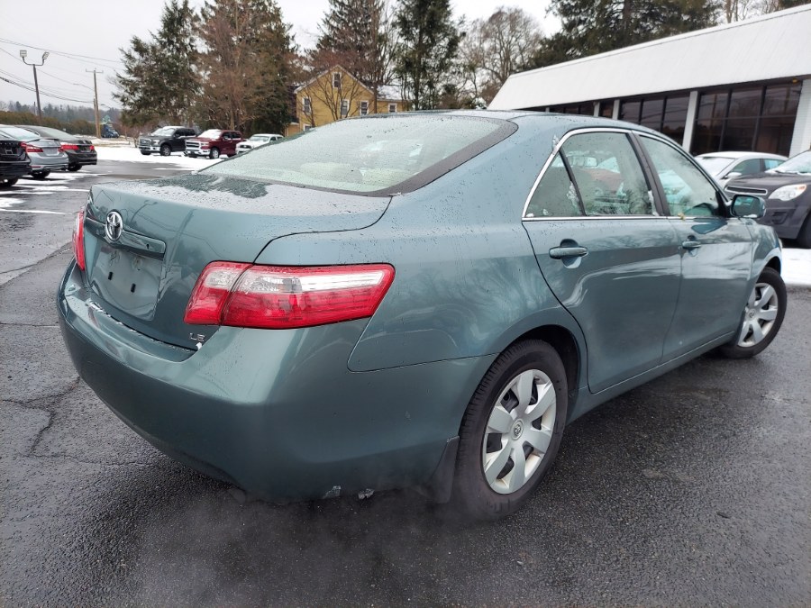 2009 Toyota Camry LE photo 4