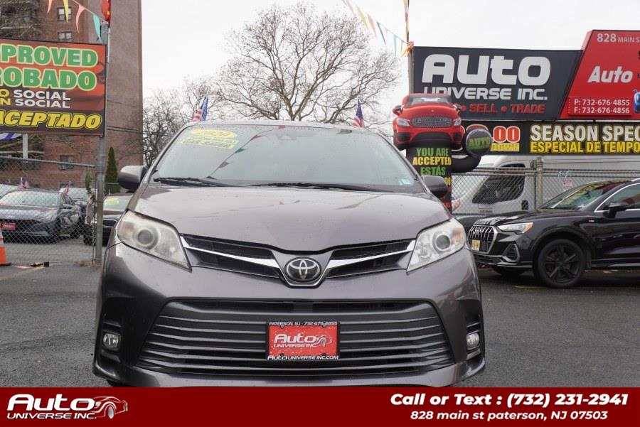 2020 Toyota Sienna XLE's photo