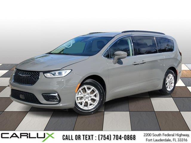 2022 Chrysler Pacifica Touring L's photo