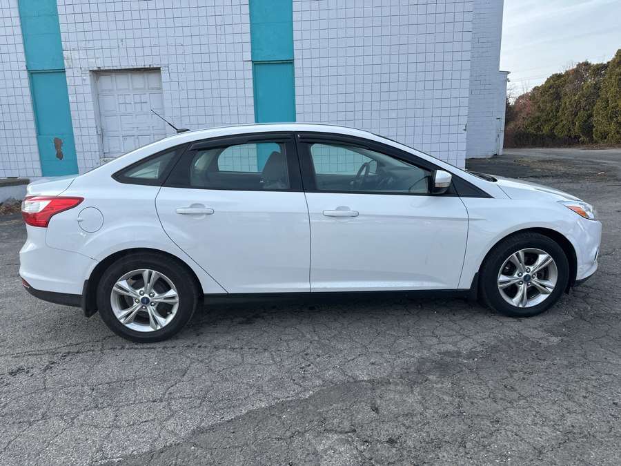 2013 Ford Focus 4dr Sdn SE, available for sale in Milford, Connecticut | Dealertown Auto Wholesalers. Milford, Connecticut
