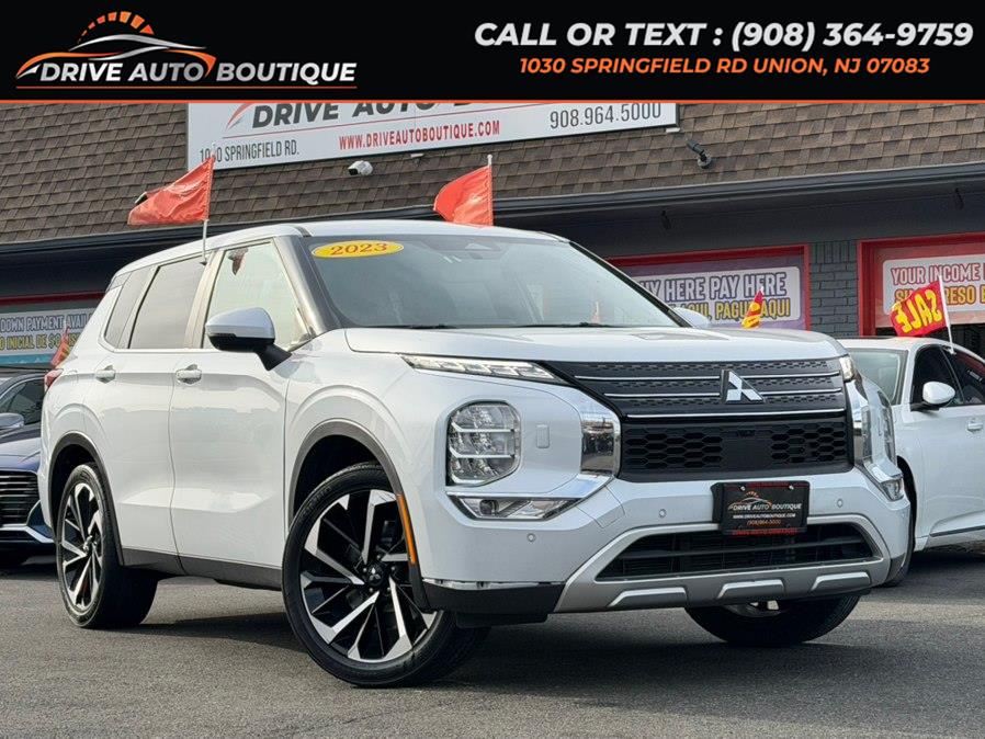 2023 Mitsubishi Outlander SE's photo