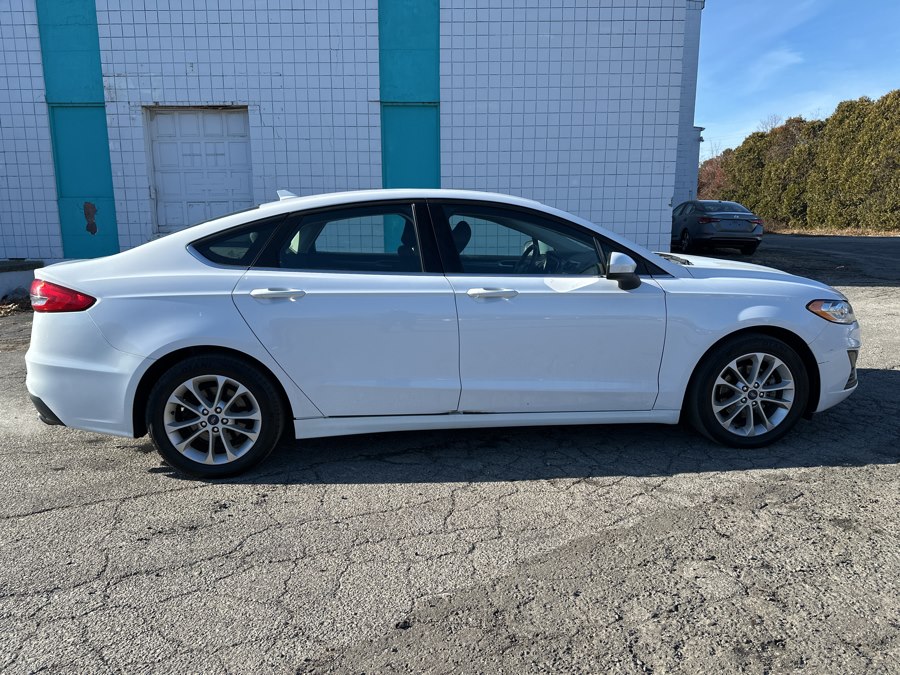 2020 Ford Fusion SE's photo