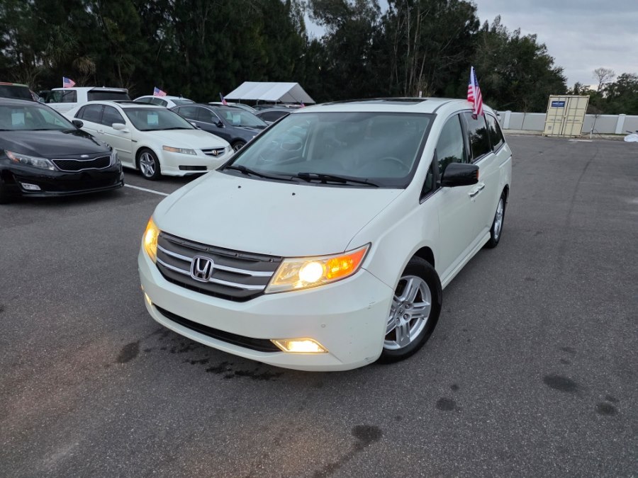 2013 Honda Odyssey Touring's photo