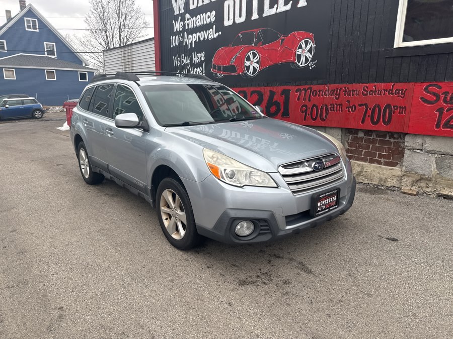 Used 2013 Subaru Outback in Worcester, Massachusetts | Worcester Auto Outlet LLC. Worcester, Massachusetts