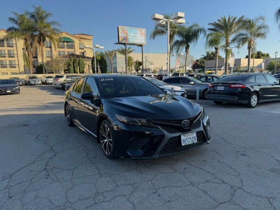 2019 Toyota Camry SE Auto (Natl), available for sale in Hawaiian Gardens, California | Luxe Motors. Hawaiian Gardens, California
