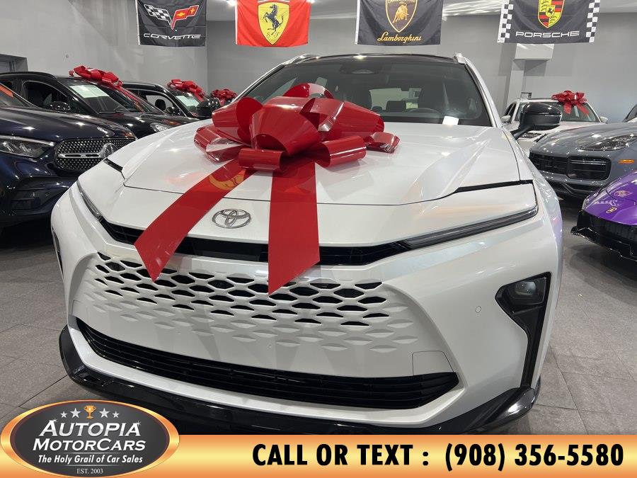 2025 Toyota Crown Signia XLE's photo