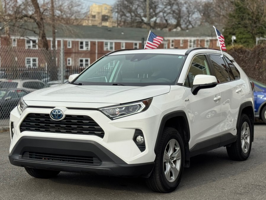 2021 Toyota RAV4 XLE's photo