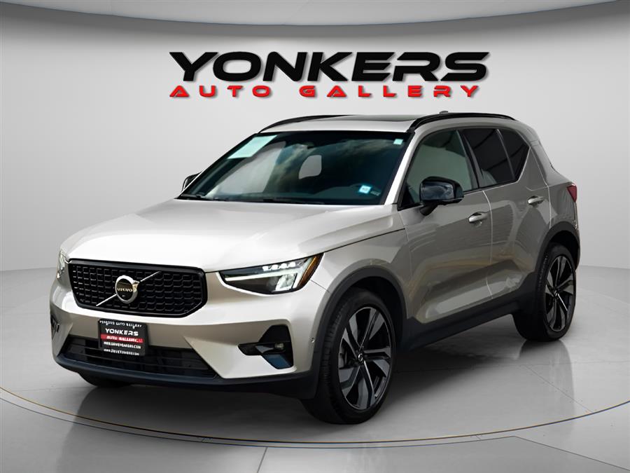 Used 2023 Volvo Xc40 in Woodside, New York | Drive Central. Woodside, New York