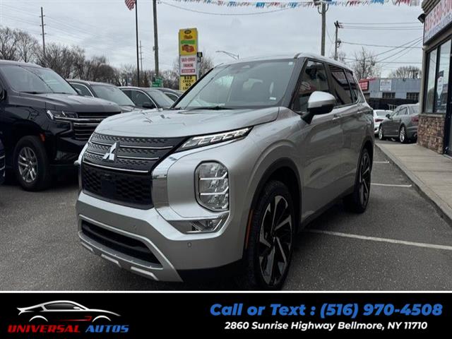 2023 Mitsubishi Outlander SE's photo