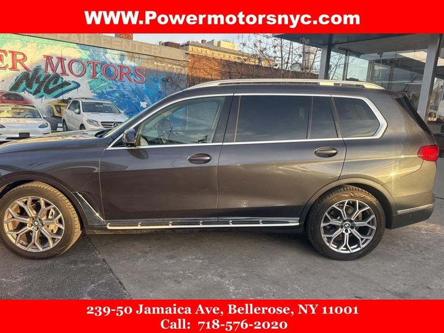 2021 BMW X7 xDrive40i's photo