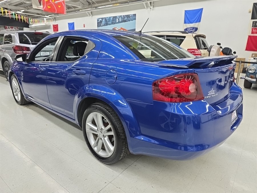 2012 Dodge Avenger SE photo 4