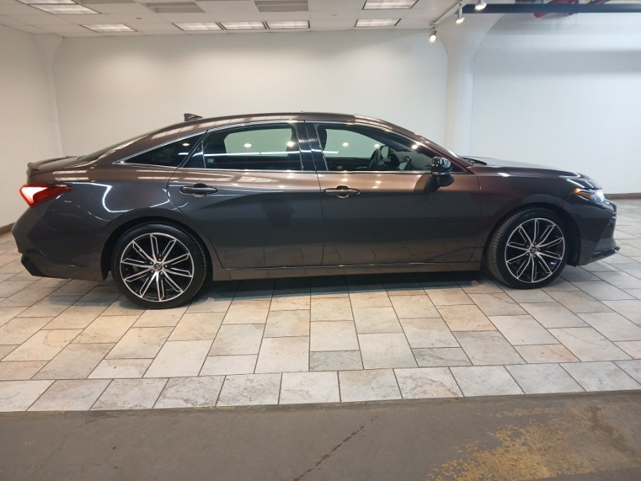 2019 Toyota Avalon XSE photo 2