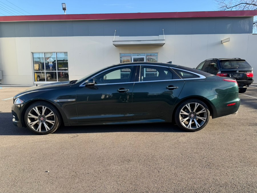 2015 Jaguar XJ photo 2