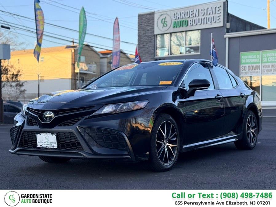 2022 Toyota Camry SE's photo