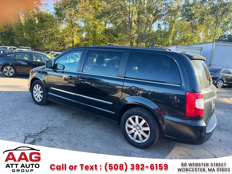 2016 Chrysler Town and Country photo 4