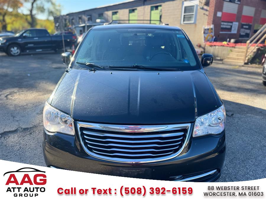 2016 Chrysler Town and Country photo 2