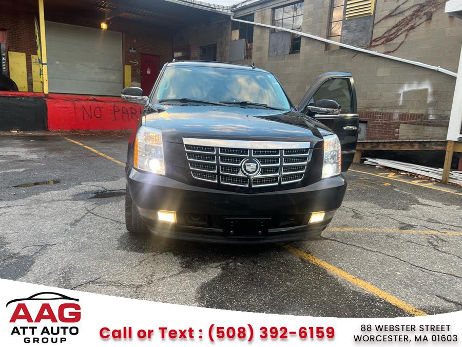 2011 Cadillac Escalade Base photo 3