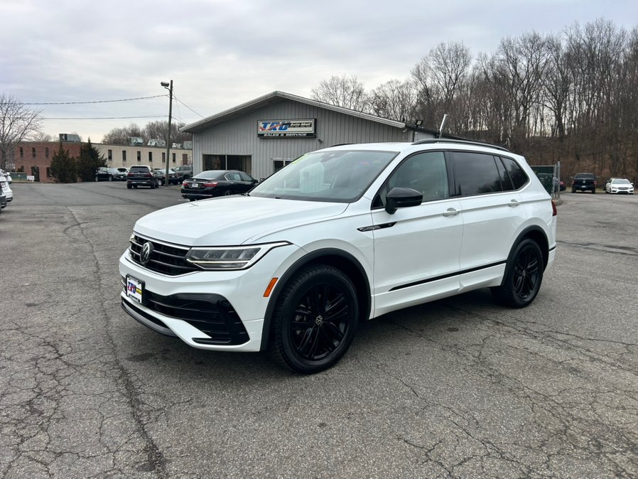 2022 Volkswagen Tiguan SE R-LINE BLACK's photo