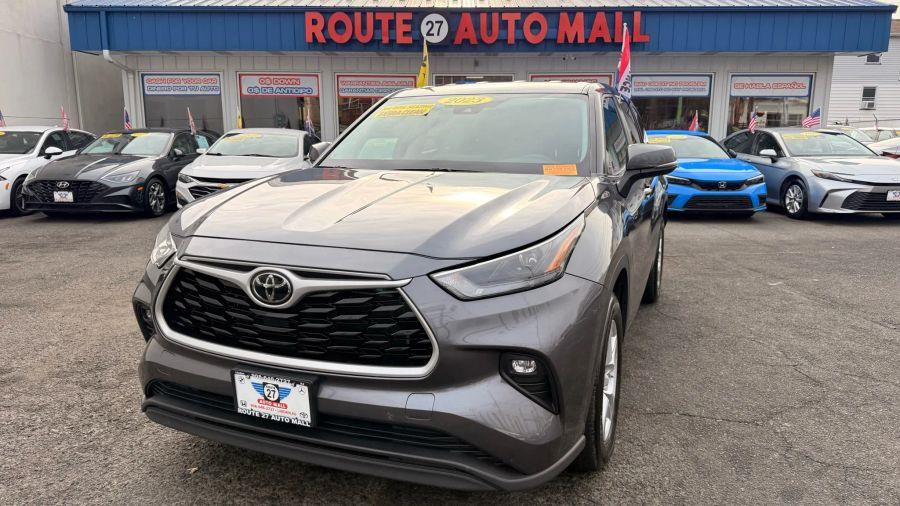 Used 2023 Toyota Highlander in Linden, New Jersey | Route 27 Auto Mall. Linden, New Jersey
