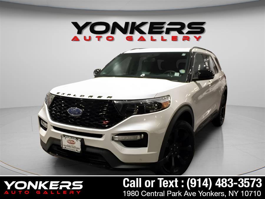 2022 Ford Explorer ST's photo