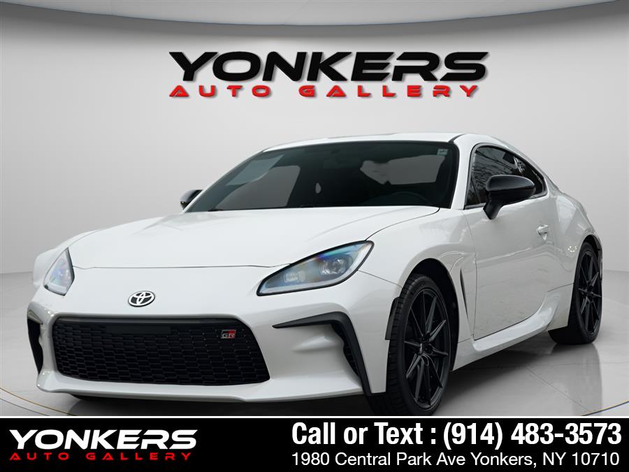 2023 Toyota GR86 Premium's photo