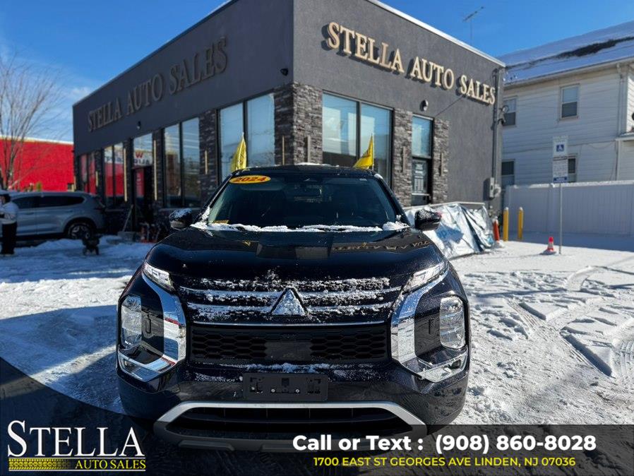 2024 Mitsubishi Outlander SE's photo