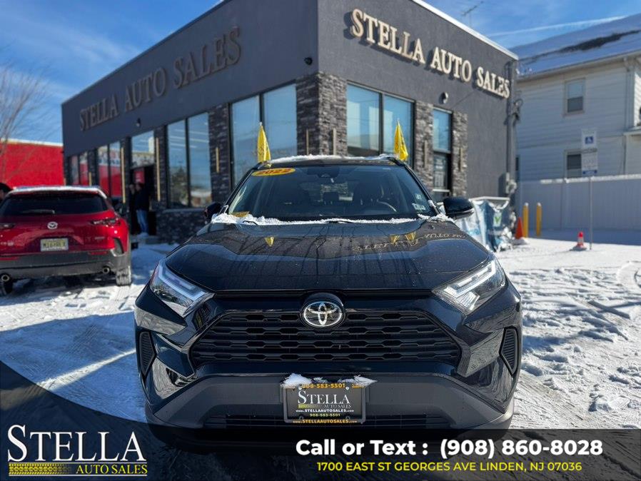 2022 Toyota RAV4 XLE's photo