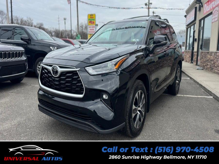 Used 2022 Toyota Highlander in Bellmore, New York | Universal Autos. Bellmore, New York