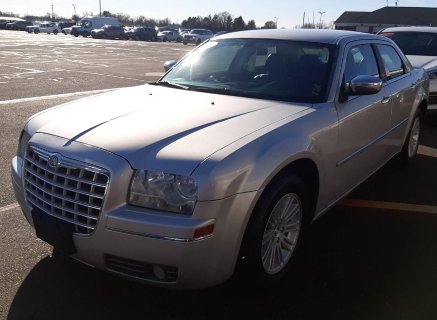 Used 2010 Chrysler 300 in Meriden, Connecticut | T E A M Auto Center. Meriden, Connecticut