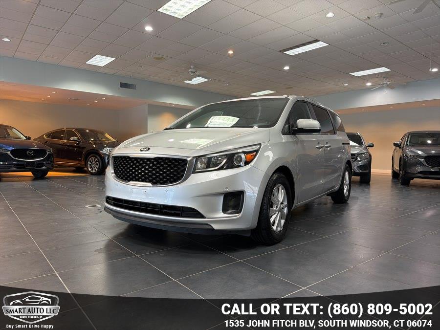 2017 Kia Sedona LX's photo