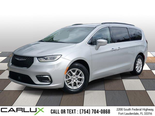 2022 Chrysler Pacifica Touring L's photo