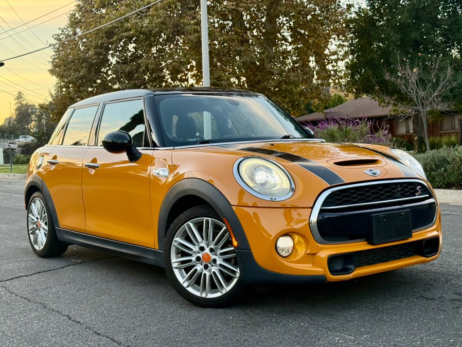 2015 MINI Cooper S 4 Door's photo