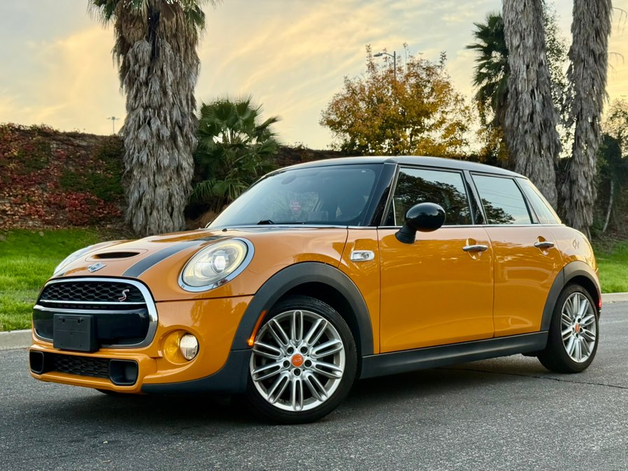 Used 2015 MINI Cooper Hardtop 4 Door in Tarzana, California | Ivanna Auto. Tarzana, California